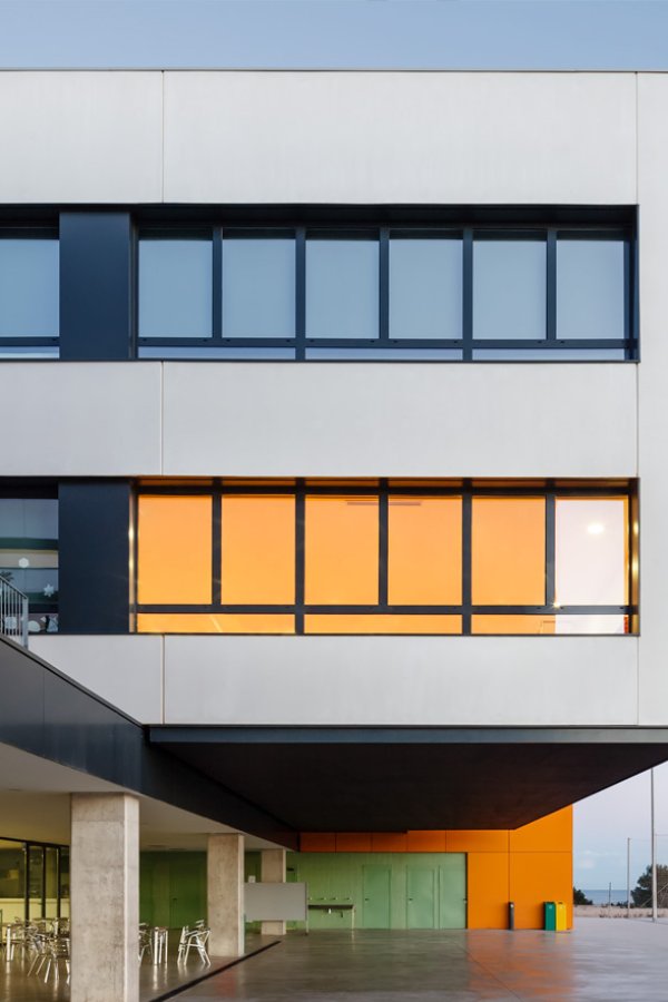 Finestre-un-anta-scomparsa edificio moderno