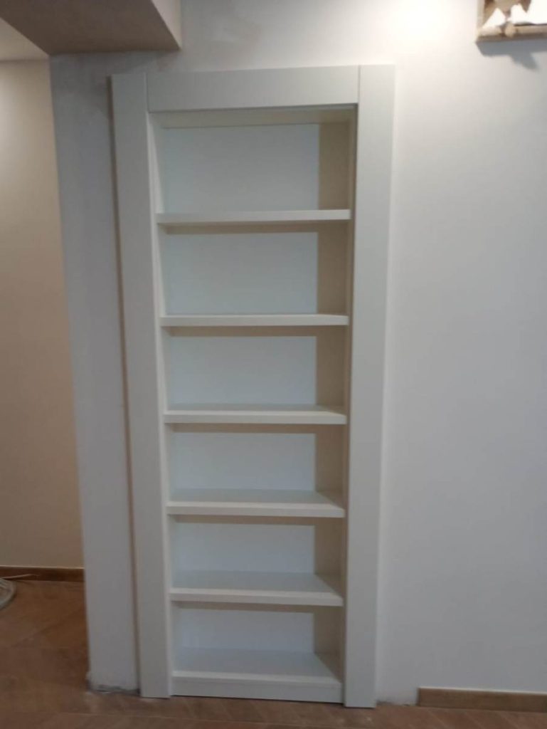 02 - Porta libreria chiusa