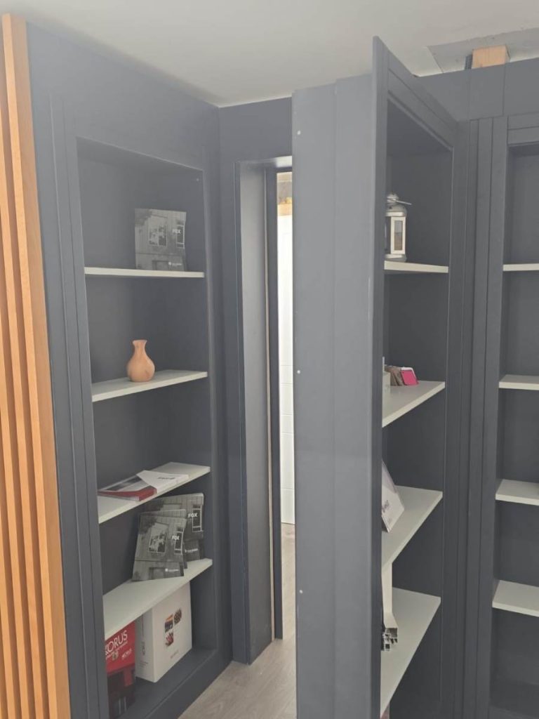 04 - Porta libreria apertaa