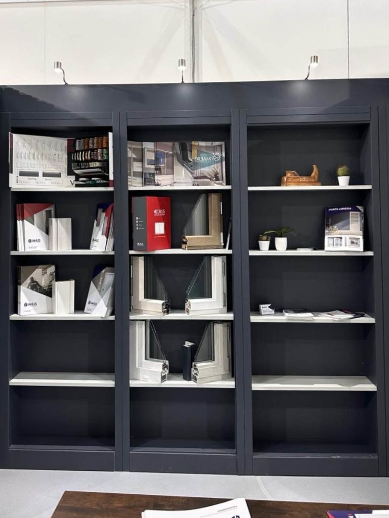 05 - Libreria con porta